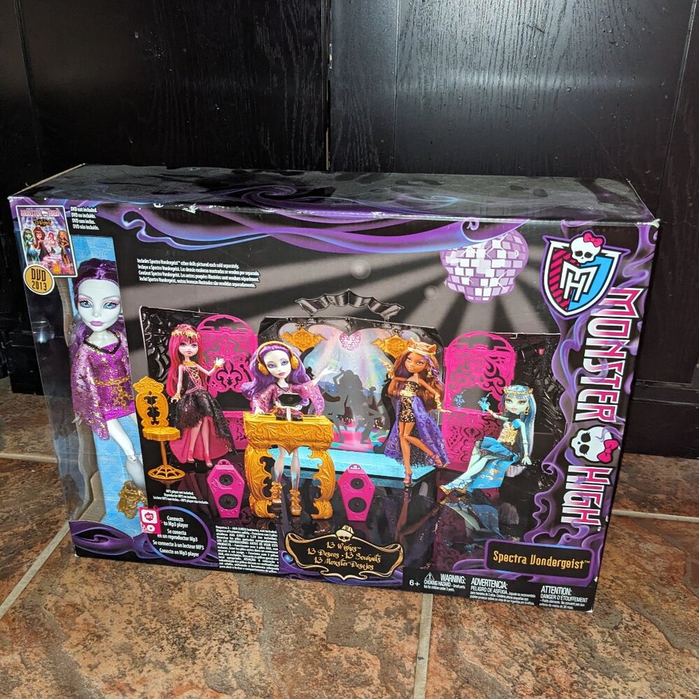 Monster High 13 Wishes Spectra Vondergeist Party Lounge Playset NIB